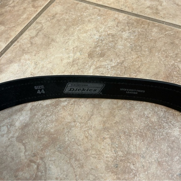 Genuine Dickies Black Leather Belt with Black Buckle Size 44 Casual Classic - Picture 3 of 6